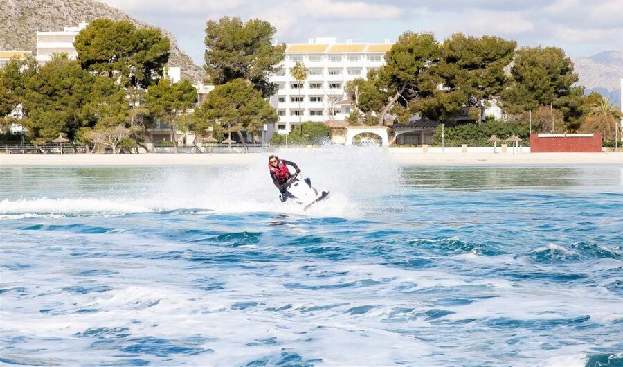 Alcudia: 30-Minute Jet Ski Adventure for Beginners & Photos - The beginner course and tandem rules that keep it fun (not stressful)