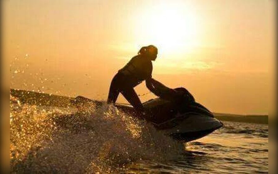 Benidorm: Jet Ski Tour with Instructor - Getting Set Up at Playa de Levante (and the Wading Moment)
