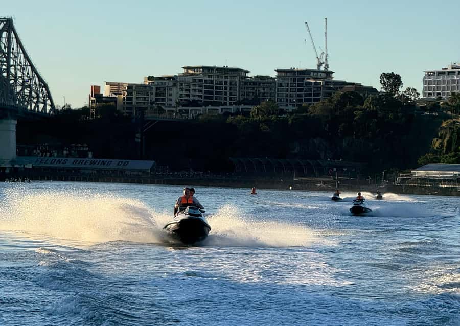 Brisbane: Sunset Jetski Tour on the Brisbane River - The route: City cruising and bridge photo stops with skyline timing