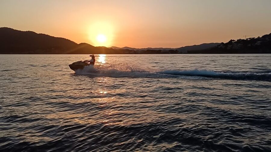 Cala Millor: Jetski Tour of Sea Lion Cave or Caves of Artà - Cala Millor Jet Skiing: What You’re Paying For