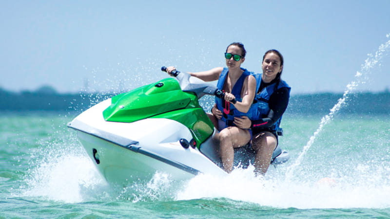 Cancun: Waverunner in Nichupte Lagoon - Riding in Nichupte Lagoon: Ocean Feeling vs Lagoon Control