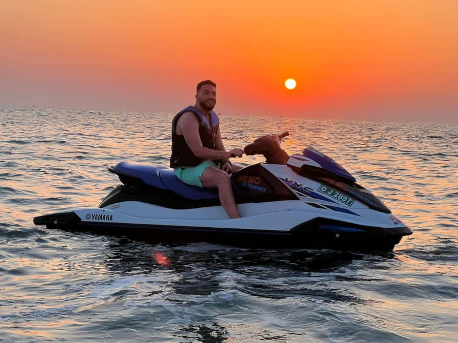 Dubai: Jet Ski to Atlantis with Videos, Photos and Ice Cream - Burj Al Arab: getting the sail silhouette right up close