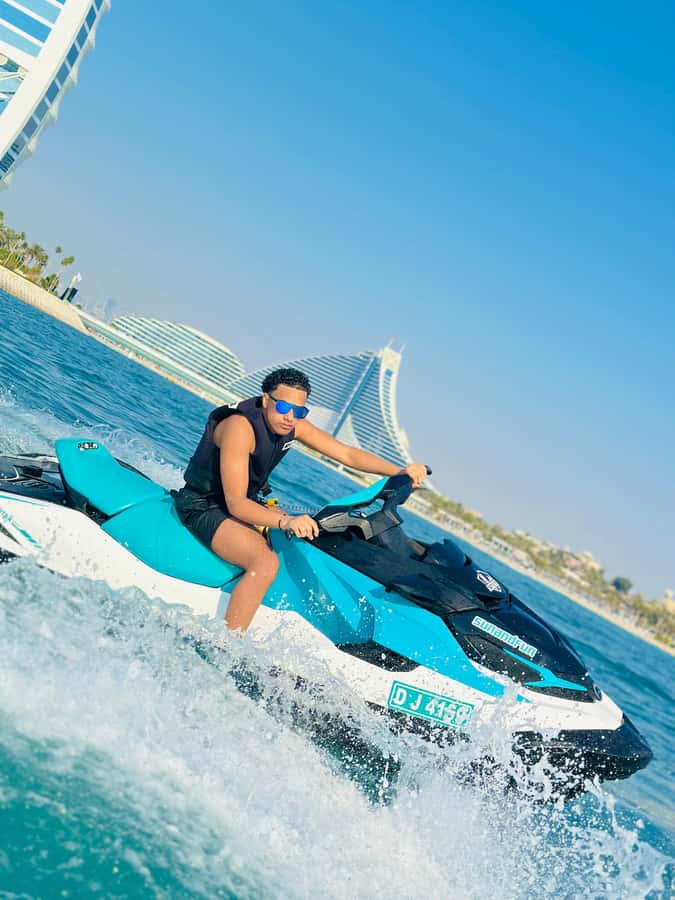 Dubai jet ski: visit the Burj al Arab and Atlantis with photos and videos - Amenities at the harbor: locker, changing room, and shower
