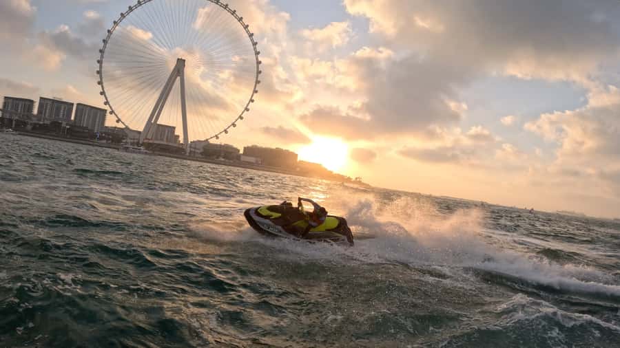 Dubai: Sunrise Jetski Tour with Guide and Photos - Shark Jetski Yacht Club and the 10-minute safety briefing