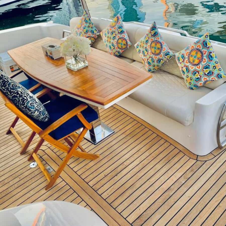 Dubai:Yacht Sightseeing with 30mins Jet-ski on Ain Dubai - Food, towels, and what you should bring: the small stuff that changes comfort