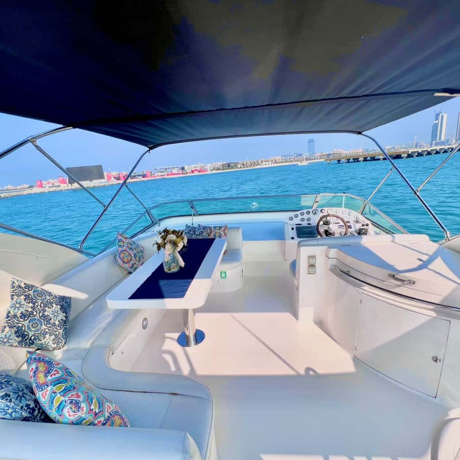 Dubai:Yacht Sightseeing with 30mins Jet-ski on Ain Dubai - Dubai Marina canal sightseeing (about 20 minutes): the quick warm-up