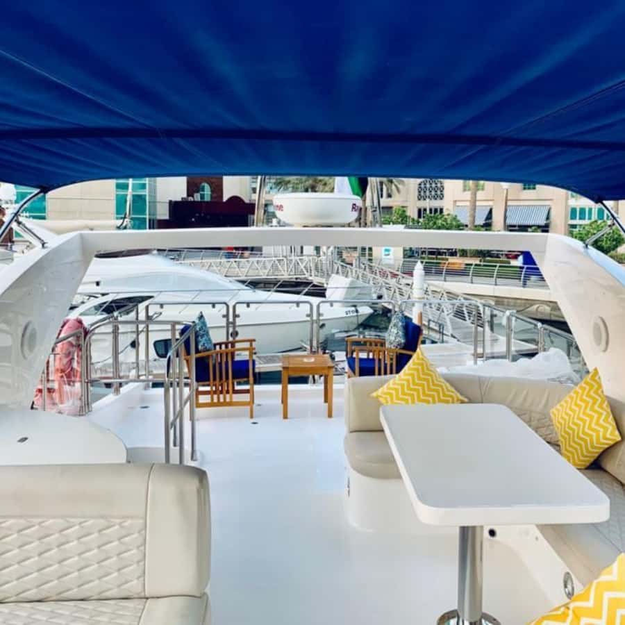 Dubai:Yacht Sightseeing with 30mins Jet-ski on Ain Dubai - Entering the yacht vibe: crew, comfort, and onboard rules that matter