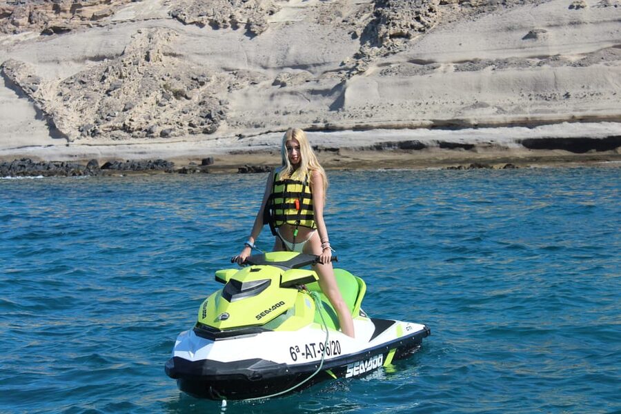 From Puerto Colon : 1 hour adrenaline JetSki tour - Languages and Communication: You’ll Find an Instructor You Can Follow