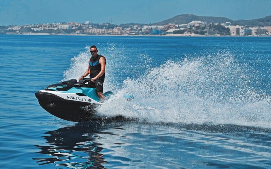 Fuengirola: Jet Ski Rental - Where to meet: the Fuengirolanautic office and what to bring