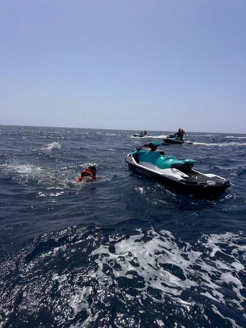 Fuerteventura : 30 minute JetSki Rental without licence - Before you ride: safety briefing, life vest, and lockers