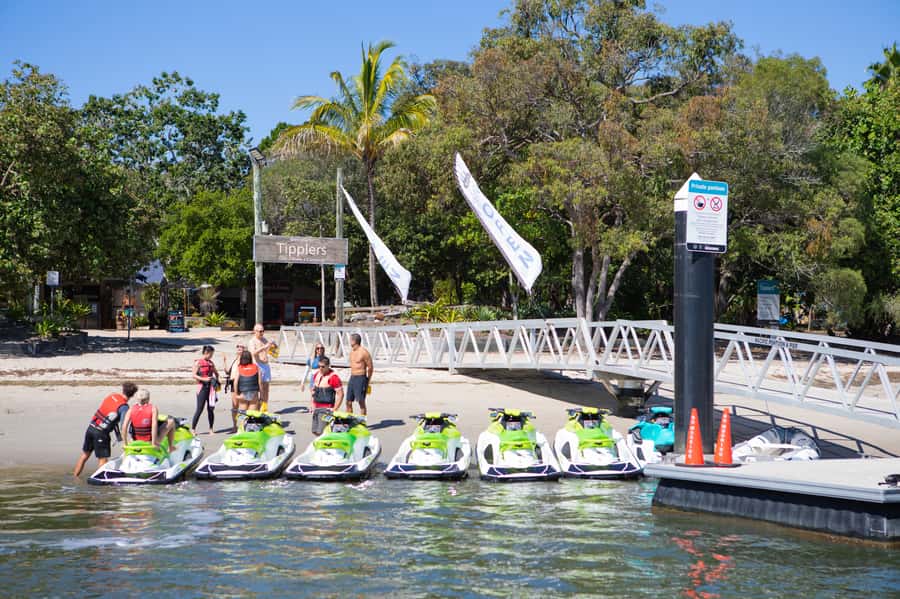 Gold Coast: 1.5-Hour Jet Ski Safari to Stradbroke Island - The island café refreshment stop: what you’re getting and what to plan for