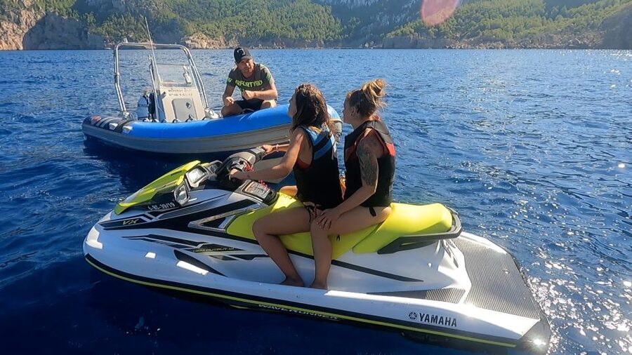 Jet Ski to Margaritas Islands from San Antonio - No License - Guides and safety: what’s included, and what you should watch for