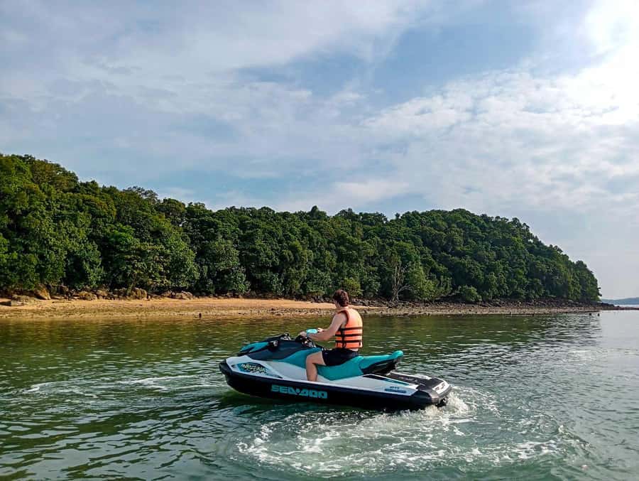 Jetski Halfday - Lunch box and the Naka Yai Island phase: recharge, then explore more