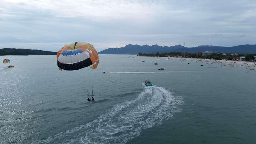 Langkawi: Jet Ski and Parasailing Tour - Parasailing Over the Langkawi Archipelago: The View from the Sky
