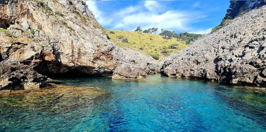 Mallorca Alcudia: Jack Sparrow Cave Jet Ski Tour - Alcúdia Bay by jet ski: the ride that sets the tone