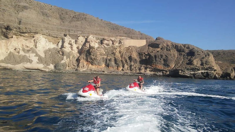 MASPALOMAS: JETSKI 30 MINUTES <em>FREE PICK UP – Key things to know before you go’ /></p>
<ul>
<li><strong>You drive a Yamaha VX Jetski</strong> (one or two riders, depending on setup)</li>
<li><strong>Panoramic south-coast views</strong> while cruising along Gran Canaria’s coastline</li>
<li><strong>Small group of up to 4 people</strong>, which usually means more hands-on help</li>
<li><strong>Free pickup and return</strong> for hotels outside the Playa del Ingles area</li>
<li><strong>No experience needed</strong>, but you must meet age and driving rules</li>
<li><strong>Photo session costs extra</strong> (20EUR), so plan ahead if you want pictures</li>
</ul>
<h2 id="jetski-in-maspalomas-what-this-trip-really-feels-like">Jetski in Maspalomas: what this trip really feels like</h2>
<p><img width="800" height="450" decoding="async" src=