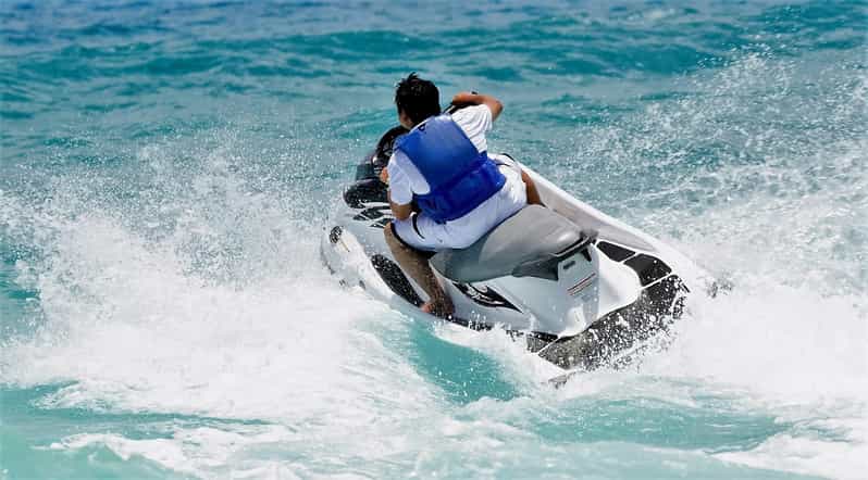 St. Julian's: Jet Ski Rental in St. George's Bay - Safety briefing and how self-driving works (so you don’t start panicking)
